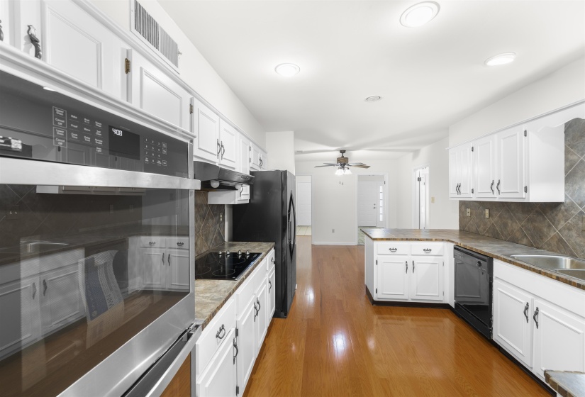 3144 LYGON CV, Memphis, Tennessee 38119, 3 Bedroom Bedrooms, 5 Room Rooms,2 BathroomBathrooms,Residential,For Sale,LYGON,0,10224282