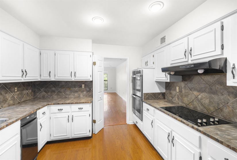 3144 LYGON CV, Memphis, Tennessee 38119, 3 Bedroom Bedrooms, 5 Room Rooms,2 BathroomBathrooms,Residential,For Sale,LYGON,0,10224282