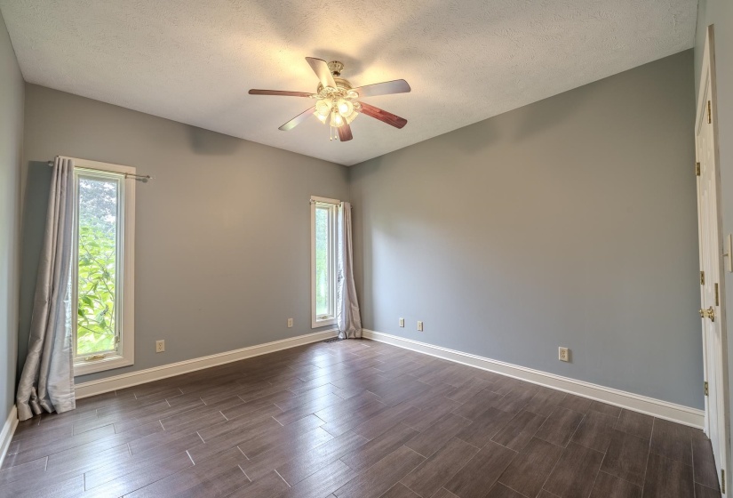Vaulted ceiling with an illuminated ceiling fan and light fixture