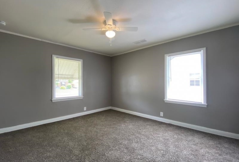 1869 LAUDERDALE ST, Memphis, Tennessee 38106, 2 Bedrooms Bedrooms, 7 Rooms Rooms,2 BathroomsBathrooms,Residential,For Sale,LAUDERDALE,10225619