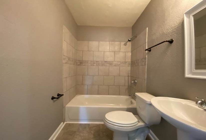 1869 LAUDERDALE ST, Memphis, Tennessee 38106, 2 Bedrooms Bedrooms, 7 Rooms Rooms,2 BathroomsBathrooms,Residential,For Sale,LAUDERDALE,10225619