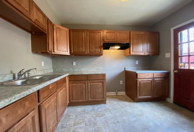 1869 LAUDERDALE ST, Memphis, Tennessee 38106, 2 Bedrooms Bedrooms, 7 Rooms Rooms,2 BathroomsBathrooms,Residential,For Sale,LAUDERDALE,10225619