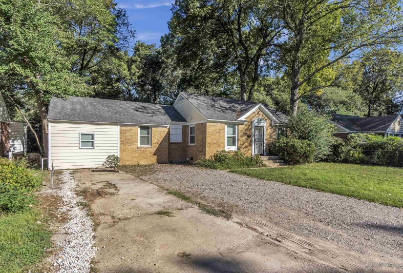 3704 FRIAR TUCK RD, Memphis, Tennessee 38111, 4 Bedroom Bedrooms, 6 Room Rooms,2 BathroomBathrooms,Residential,For Sale,FRIAR TUCK,0,10225622