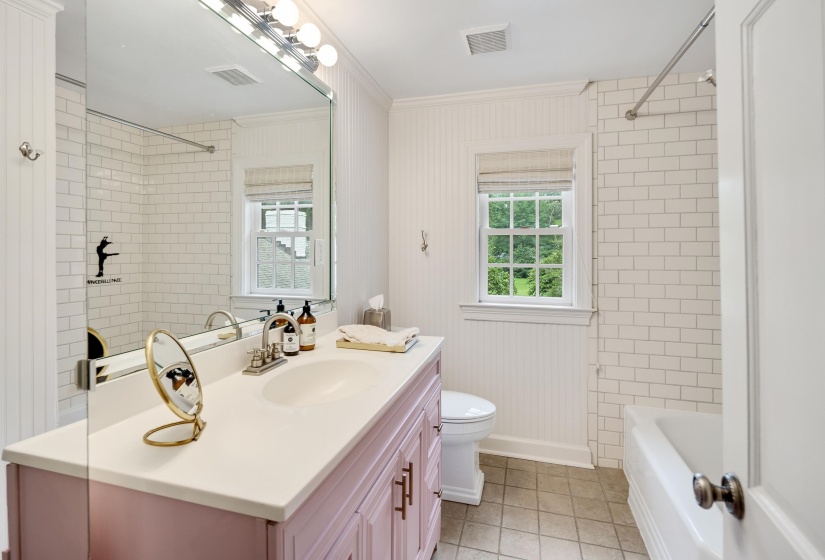 4440 BARFIELD RD, Memphis, Tennessee 38117, 5 Bedrooms Bedrooms, 10 Rooms Rooms,4.1 BathroomsBathrooms,Residential,For Sale,BARFIELD,10225629