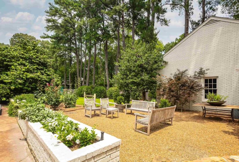 4440 BARFIELD RD, Memphis, Tennessee 38117, 5 Bedrooms Bedrooms, 10 Rooms Rooms,4.1 BathroomsBathrooms,Residential,For Sale,BARFIELD,10225629