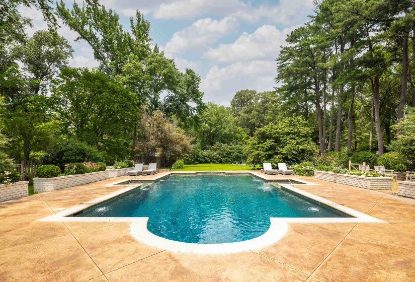 4440 BARFIELD RD, Memphis, Tennessee 38117, 5 Bedrooms Bedrooms, 10 Rooms Rooms,4.1 BathroomsBathrooms,Residential,For Sale,BARFIELD,10225629
