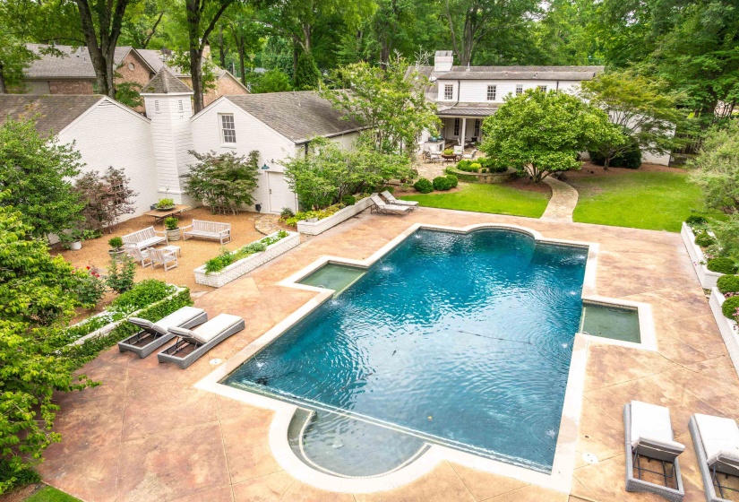 4440 BARFIELD RD, Memphis, Tennessee 38117, 5 Bedrooms Bedrooms, 10 Rooms Rooms,4.1 BathroomsBathrooms,Residential,For Sale,BARFIELD,10225629