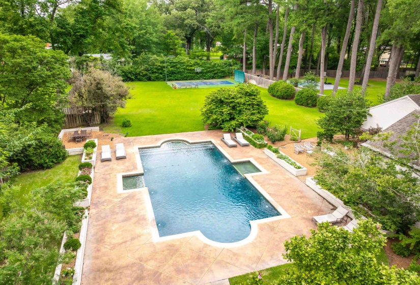 4440 BARFIELD RD, Memphis, Tennessee 38117, 5 Bedrooms Bedrooms, 10 Rooms Rooms,4.1 BathroomsBathrooms,Residential,For Sale,BARFIELD,10225629