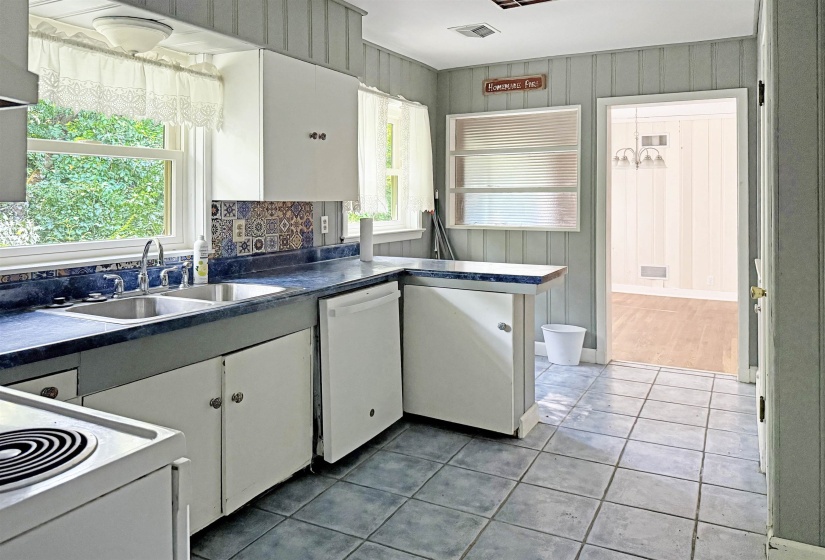 2973 WINDERMERE RD, Memphis, Tennessee 38128, 3 Bedrooms Bedrooms, 7 Rooms Rooms,2 BathroomsBathrooms,Residential,For Sale,WINDERMERE,10225630