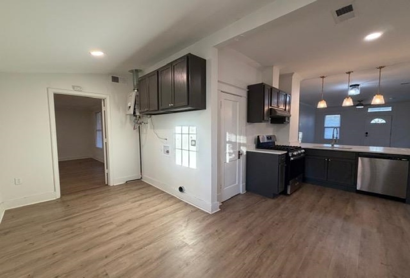 1073 BRUCE ST, Memphis, Tennessee 38104, 3 Bedrooms Bedrooms, 6 Rooms Rooms,2 BathroomsBathrooms,Residential,For Sale,BRUCE,10225633
