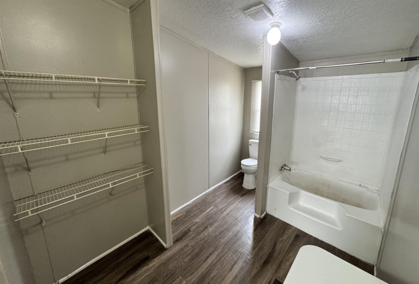 288 BROOKS RD, Memphis, Tennessee 38109, 3 Bedroom Bedrooms, 6 Room Rooms,2 BathroomBathrooms,Rental Properties,For Sale,BROOKS,0,10225659