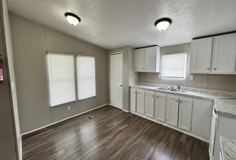 288 BROOKS RD, Memphis, Tennessee 38109, 3 Bedroom Bedrooms, 6 Room Rooms,2 BathroomBathrooms,Rental Properties,For Sale,BROOKS,0,10225659