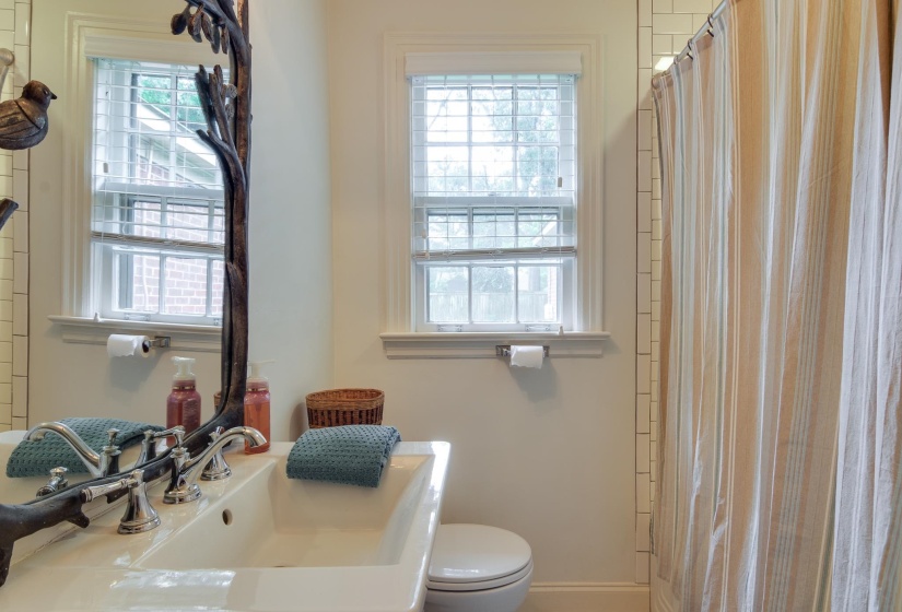3123 COWDEN AVE, Memphis, Tennessee 38111, 2 Bedrooms Bedrooms, 6 Rooms Rooms,2.1 BathroomsBathrooms,Residential,For Sale,COWDEN,10225665