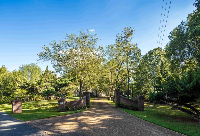 12965 WHISPERING PINES DR, Olive Branch, Mississippi 38654, 5 Bedrooms Bedrooms, 11 Rooms Rooms,3.2 BathroomsBathrooms,Residential,For Sale,WHISPERING PINES,10225674