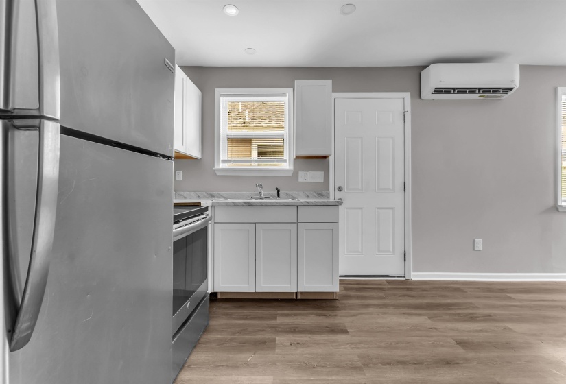 732 MONTGOMERY ST, Memphis, Tennessee 38107, 2 Bedrooms Bedrooms, ,1 BathroomBathrooms,Duplexes,For Sale,MONTGOMERY,10225714