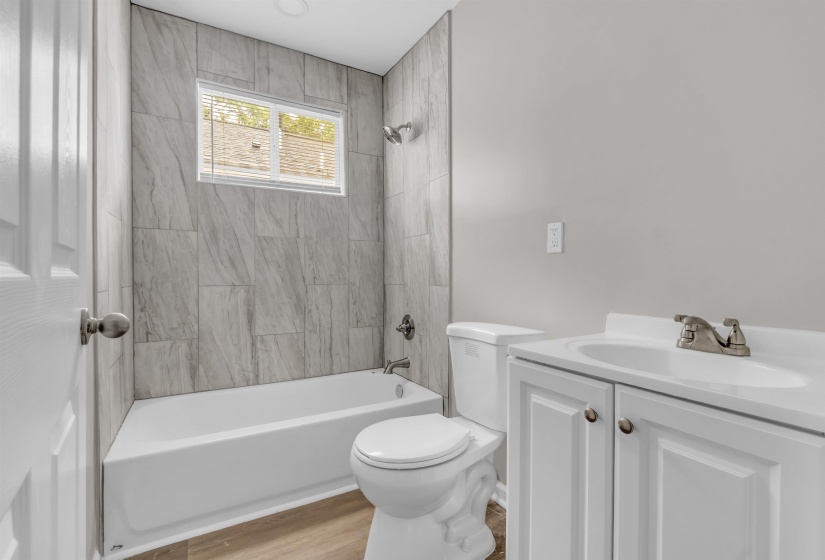 732 MONTGOMERY ST, Memphis, Tennessee 38107, 2 Bedrooms Bedrooms, ,1 BathroomBathrooms,Duplexes,For Sale,MONTGOMERY,10225714
