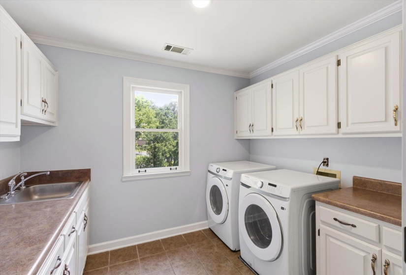1574 WHITMAR PL, Memphis, Tennessee 38120, 5 Bedrooms Bedrooms, 13 Rooms Rooms,4.1 BathroomsBathrooms,Rental Properties,For Sale,WHITMAR,10187146