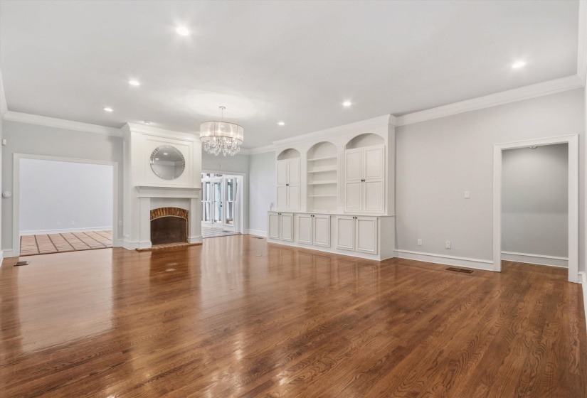 1574 WHITMAR PL, Memphis, Tennessee 38120, 5 Bedrooms Bedrooms, 13 Rooms Rooms,4.1 BathroomsBathrooms,Rental Properties,For Sale,WHITMAR,10187146