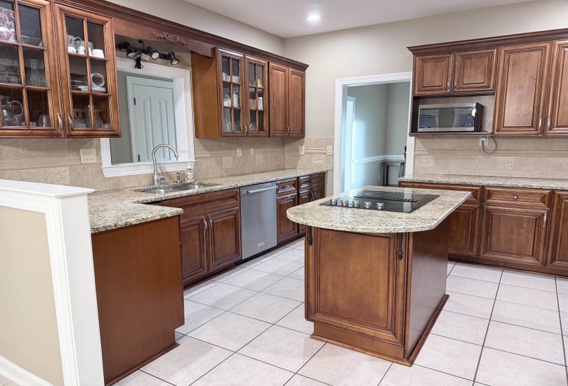 9533 DOGWOOD ESTATES DR, Germantown, Tennessee 38139, 5 Bedroom Bedrooms, 9 Room Rooms,3.1 BathroomBathrooms,Residential,For Sale,DOGWOOD ESTATES,0,10225682