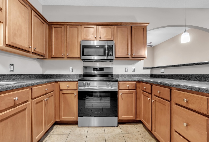 320 FLEETS HILL DR, Memphis, Tennessee 38018, 3 Bedroom Bedrooms, 5 Room Rooms,2.1 BathroomBathrooms,Residential,For Sale,FLEETS HILL,0,10225716