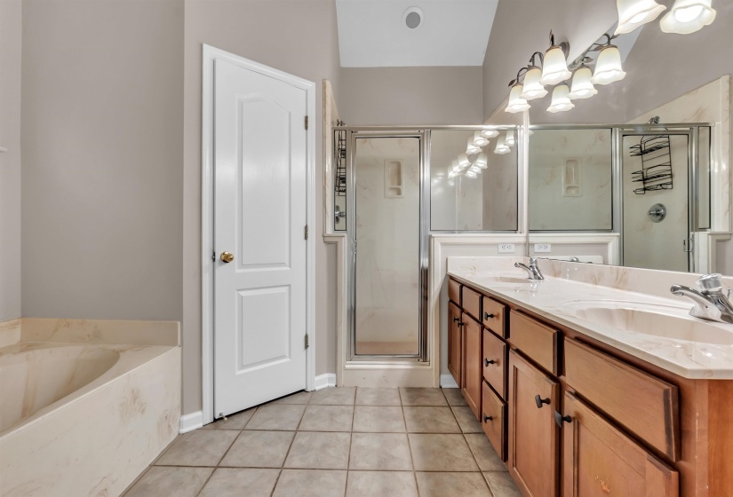 320 FLEETS HILL DR, Memphis, Tennessee 38018, 3 Bedroom Bedrooms, 5 Room Rooms,2.1 BathroomBathrooms,Residential,For Sale,FLEETS HILL,0,10225716