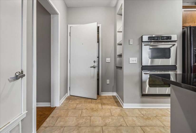 426 FRONT ST, Memphis, Tennessee 38103, 2 Bedrooms Bedrooms, 4 Rooms Rooms,2 BathroomsBathrooms,Residential,For Sale,FRONT,10225724