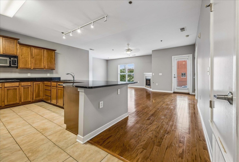 426 FRONT ST, Memphis, Tennessee 38103, 2 Bedrooms Bedrooms, 4 Rooms Rooms,2 BathroomsBathrooms,Residential,For Sale,FRONT,10225724
