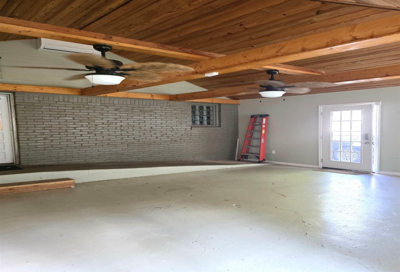 Also has Exterior entrance ~ Multi Unit HVAC and Fancy Fans.