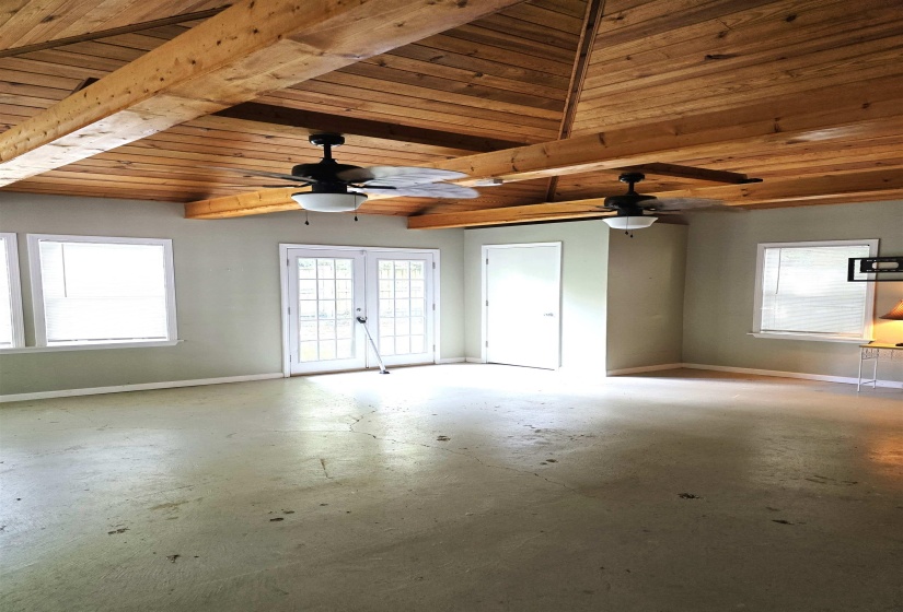 Huge Sunroom / 3rd Bedroom ~ Many options for this room.