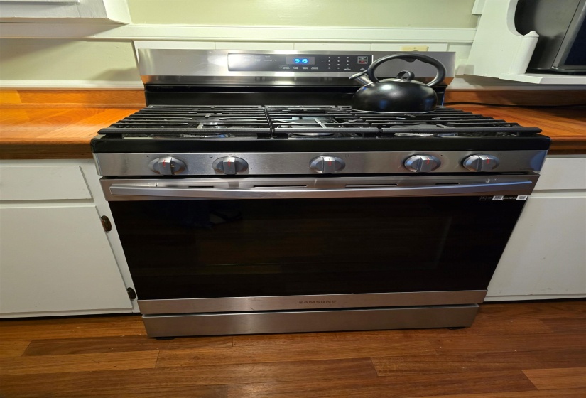 Stainless steel range with gas cooktop has Self Cleaning Oven.