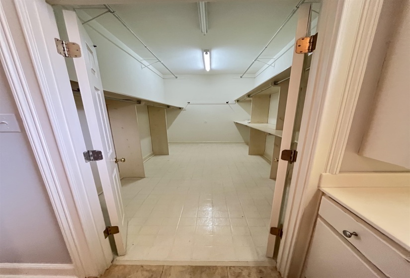 240 BELVEDERE BLVD, Memphis, Tennessee 38104, 5 Bedrooms Bedrooms, 10 Rooms Rooms,3.1 BathroomsBathrooms,Rental Properties,For Sale,BELVEDERE,10225762