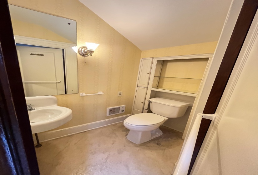 240 BELVEDERE BLVD, Memphis, Tennessee 38104, 5 Bedrooms Bedrooms, 10 Rooms Rooms,3.1 BathroomsBathrooms,Rental Properties,For Sale,BELVEDERE,10225762