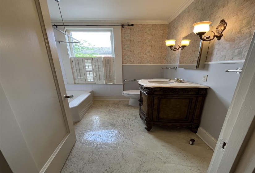 240 BELVEDERE BLVD, Memphis, Tennessee 38104, 5 Bedrooms Bedrooms, 10 Rooms Rooms,3.1 BathroomsBathrooms,Rental Properties,For Sale,BELVEDERE,10225762