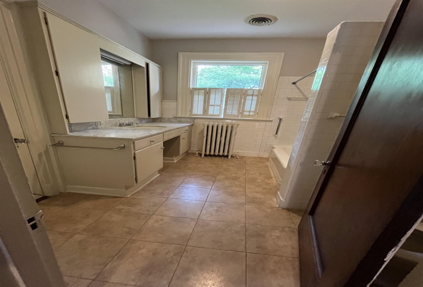 240 BELVEDERE BLVD, Memphis, Tennessee 38104, 5 Bedrooms Bedrooms, 10 Rooms Rooms,3.1 BathroomsBathrooms,Rental Properties,For Sale,BELVEDERE,10225762