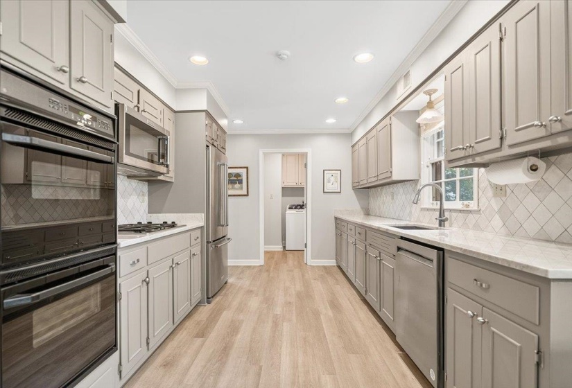 5483 SPAINWOOD AVE, Memphis, Tennessee 38120, 4 Bedroom Bedrooms, 9 Room Rooms,2.1 BathroomBathrooms,Residential,For Sale,SPAINWOOD,0,10225625