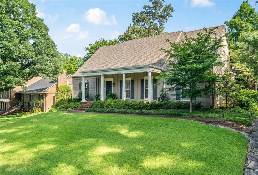 5483 SPAINWOOD AVE, Memphis, Tennessee 38120, 4 Bedroom Bedrooms, 9 Room Rooms,2.1 BathroomBathrooms,Residential,For Sale,SPAINWOOD,0,10225625