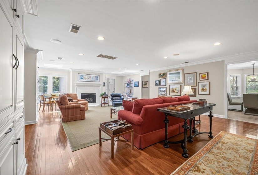 5483 SPAINWOOD AVE, Memphis, Tennessee 38120, 4 Bedroom Bedrooms, 9 Room Rooms,2.1 BathroomBathrooms,Residential,For Sale,SPAINWOOD,0,10225625