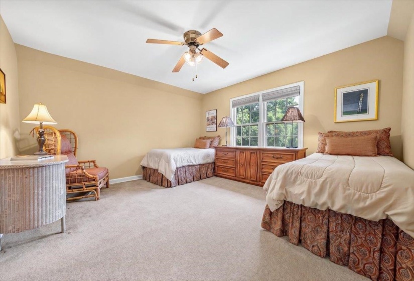 5483 SPAINWOOD AVE, Memphis, Tennessee 38120, 4 Bedroom Bedrooms, 9 Room Rooms,2.1 BathroomBathrooms,Residential,For Sale,SPAINWOOD,0,10225625