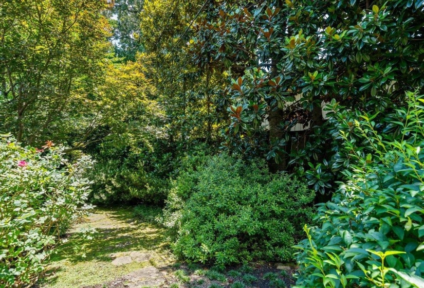 5483 SPAINWOOD AVE, Memphis, Tennessee 38120, 4 Bedroom Bedrooms, 9 Room Rooms,2.1 BathroomBathrooms,Residential,For Sale,SPAINWOOD,0,10225625