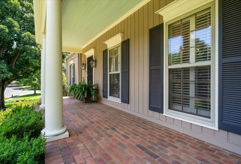 5483 SPAINWOOD AVE, Memphis, Tennessee 38120, 4 Bedroom Bedrooms, 9 Room Rooms,2.1 BathroomBathrooms,Residential,For Sale,SPAINWOOD,0,10225625