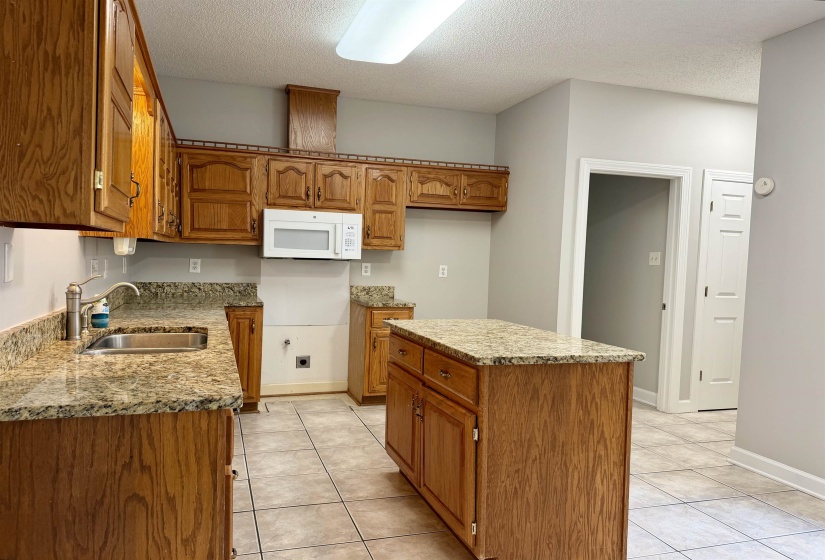 2747 SURREY PARK DR, Bartlett, Tennessee 38134, 4 Bedroom Bedrooms, 7 Room Rooms,2 BathroomBathrooms,Residential,For Sale,SURREY PARK,0,10225739