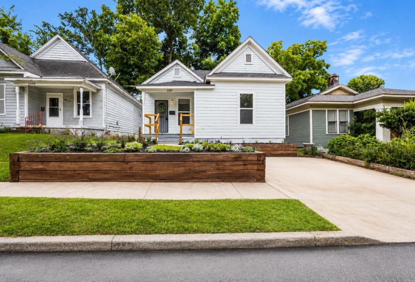 2107 ELZEY AVE, Memphis, Tennessee 38104, 4 Bedroom Bedrooms, 7 Room Rooms,3 BathroomBathrooms,Residential,For Sale,ELZEY,0,10225740