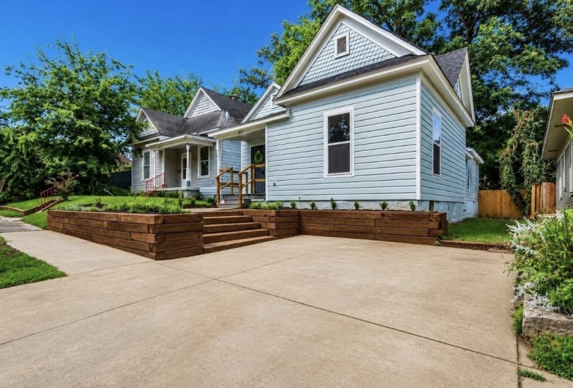 2107 ELZEY AVE, Memphis, Tennessee 38104, 4 Bedroom Bedrooms, 7 Room Rooms,3 BathroomBathrooms,Residential,For Sale,ELZEY,0,10225740