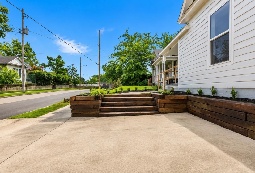 2107 ELZEY AVE, Memphis, Tennessee 38104, 4 Bedroom Bedrooms, 7 Room Rooms,3 BathroomBathrooms,Residential,For Sale,ELZEY,0,10225740