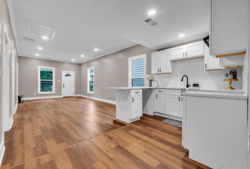 2107 ELZEY AVE, Memphis, Tennessee 38104, 4 Bedroom Bedrooms, 7 Room Rooms,3 BathroomBathrooms,Residential,For Sale,ELZEY,0,10225740