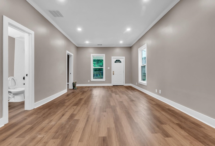 2107 ELZEY AVE, Memphis, Tennessee 38104, 4 Bedroom Bedrooms, 7 Room Rooms,3 BathroomBathrooms,Residential,For Sale,ELZEY,0,10225740