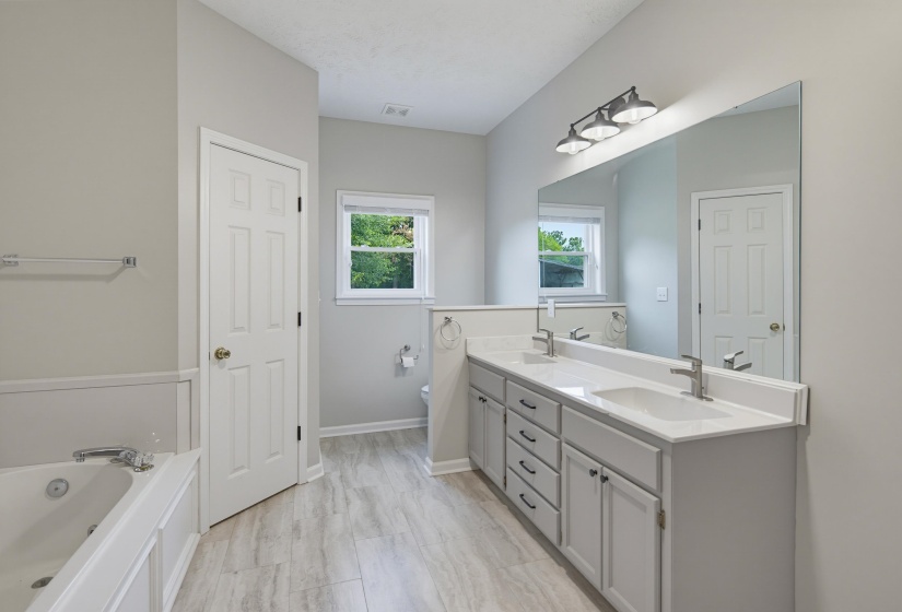 1855 OAK GROVE DR, Moscow, Tennessee 38057, 4 Bedroom Bedrooms, 10 Room Rooms,3.1 BathroomBathrooms,Residential,For Sale,OAK GROVE,0,10225789