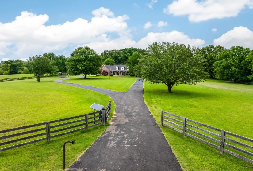 1855 OAK GROVE DR, Moscow, Tennessee 38057, 4 Bedroom Bedrooms, 10 Room Rooms,3.1 BathroomBathrooms,Residential,For Sale,OAK GROVE,0,10225789