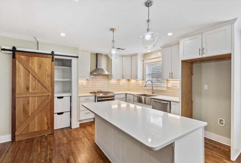85 WHITE STATION RD, Memphis, Tennessee 38117, 4 Bedroom Bedrooms, 10 Room Rooms,2.1 BathroomBathrooms,Residential,For Sale,WHITE STATION,0,10225803