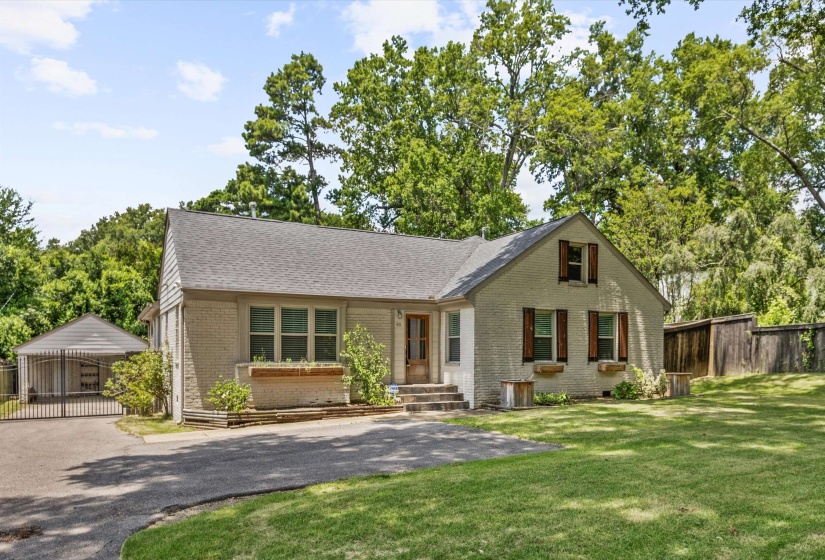 85 WHITE STATION RD, Memphis, Tennessee 38117, 4 Bedroom Bedrooms, 10 Room Rooms,2.1 BathroomBathrooms,Residential,For Sale,WHITE STATION,0,10225803